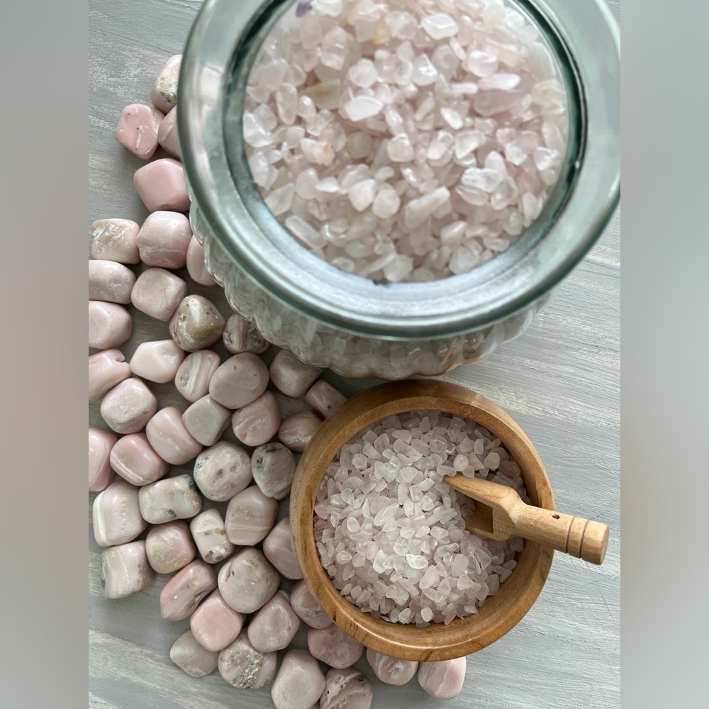 Rose quartz chips 1 pound - Picture 2 of 6